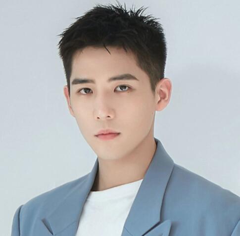 王安宇是誰(shuí)捧出來(lái)的?