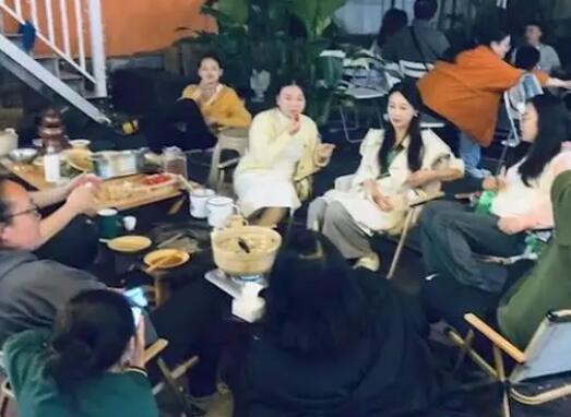 25歲女孩為自己辦葬禮請(qǐng)朋友吃席 背后真相實(shí)在是讓人意外