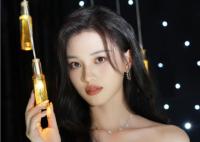 以愛為營秦時(shí)月喜歡誰?