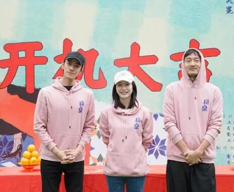 拼桌主要講什么故事的?