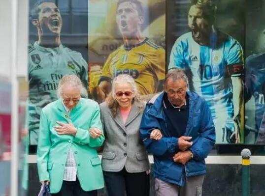 年輕人“蹭老式”消費(fèi):性價(jià)比高 社區(qū)食堂就餐體驗(yàn)非常棒