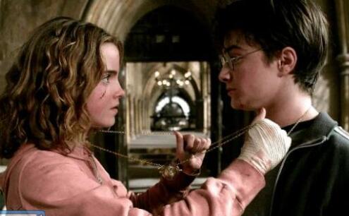 赫敏對(duì)哈利動(dòng)過(guò)心嗎?