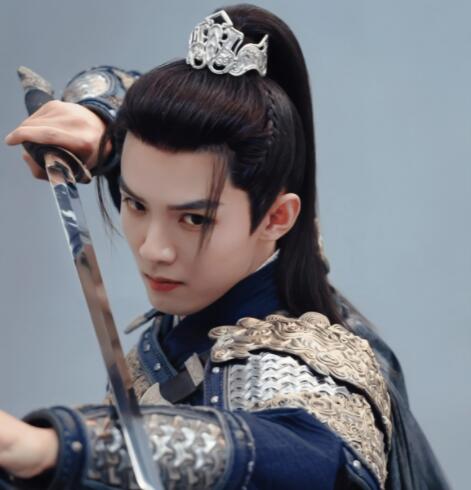 坤寧燕臨最后和誰在一起了 