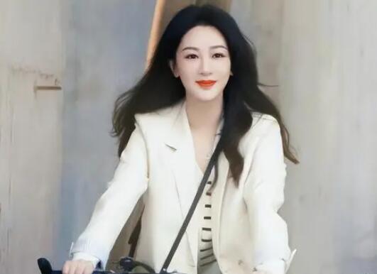 要久久愛(ài)丁也黃瀛子是什么關(guān)系