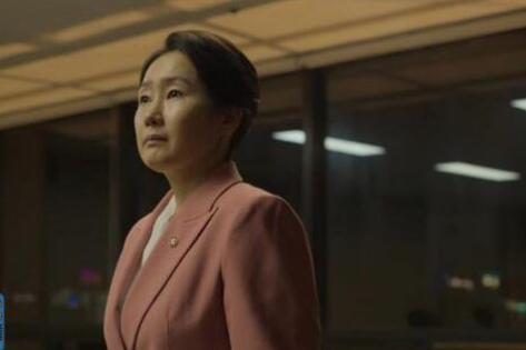 僵尸校園班長(zhǎng)媽媽是議員嗎