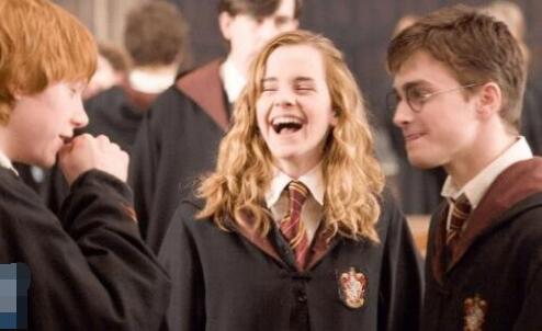 哈利波特被詛咒的孩子是羅琳寫的嗎