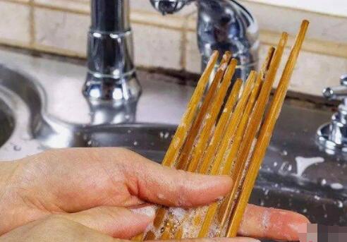 洗筷子來回搓反而殘留細(xì)菌為什么會這樣?
