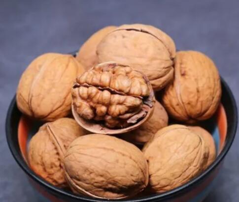堅持吃核桃6個月會怎樣 吃核桃補腦是真的嗎