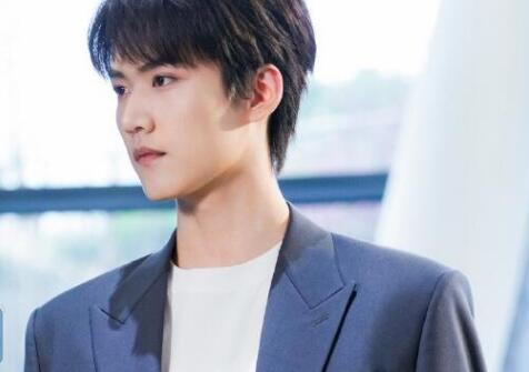 以愛為營易揚(yáng)和鄭書意什么關(guān)系 易揚(yáng)身份是什么