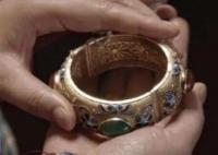 如懿鐲子里的零陵香是誰放的