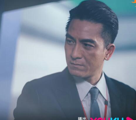 新聞女王梁景仁扮演者是誰