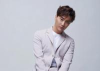 陸虎為什么簽了兩份合同