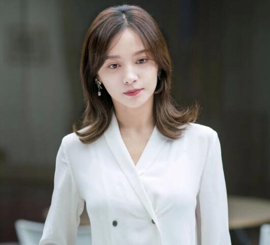 你比星光美麗曾荻是誰演的