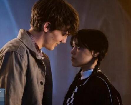 星期三警長(zhǎng)知道兒子是怪物嗎