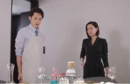 新聞女王里的小奶狗是誰(shuí)