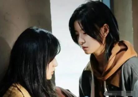 照明商店劉雨珊為什么有兩個影子