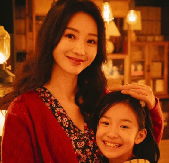 照明商店珠珠媽媽指甲為什么是反的