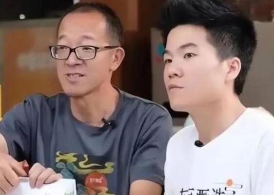 董宇輝稱只誤接一個挖人電話 近期的“小作文”風(fēng)波也得到回應(yīng)