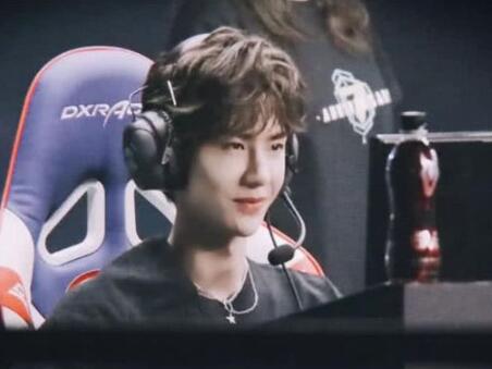 王一博王鶴棣打電競(jìng)游戲是什么節(jié)目