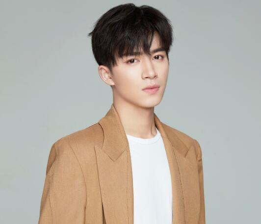 王星越個(gè)人資料簡(jiǎn)介照片及身高年齡