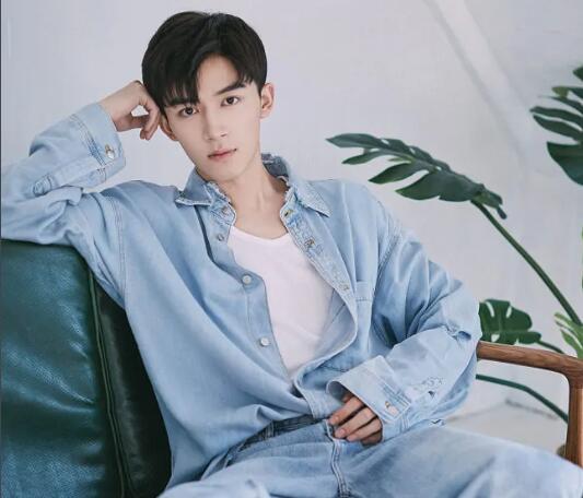 王星越個(gè)人資料簡(jiǎn)介照片及身高年齡