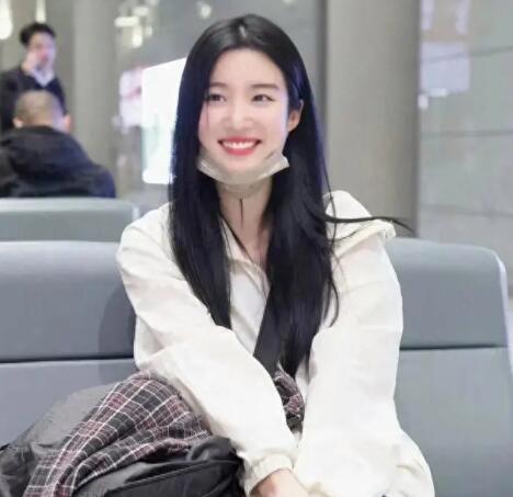 盧昱曉家里有錢嗎 盧昱曉父母是干什么的