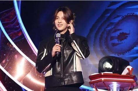 我們的歌第五季大張偉和誰(shuí)一組