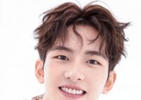 王佳璇怎么進(jìn)入娛樂(lè)圈的