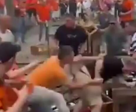 英格蘭球迷與荷蘭球迷互毆 究竟是怎么回事？