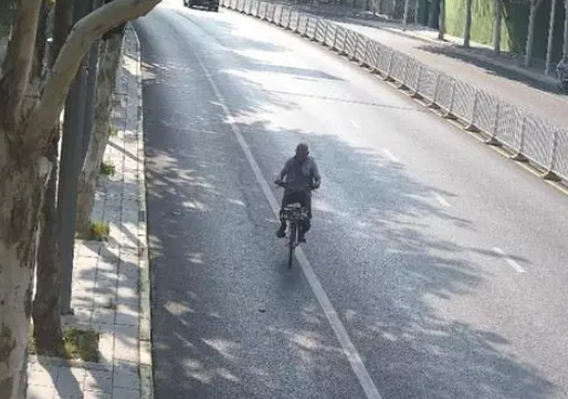 老人關(guān)機(jī)騎行一個(gè)月去看夢(mèng)中大橋 究竟是怎么回事？