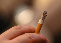 男子開車途中吸煙被罰2百元 背后真相實(shí)在讓人驚愕