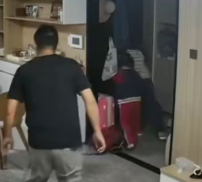 地震瞬間一家四口帶行李秒出門 地震2024最新消息