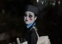 物業(yè)回應(yīng)女子半夜穿僵尸服嚇壞居民 簡直嚇尿了