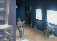 游客坐壞博物館“梵高椅”落荒而逃 原因竟是這樣太崩潰了