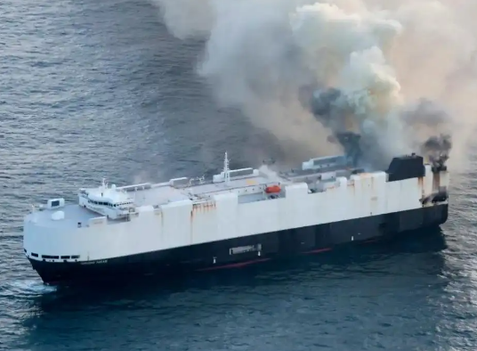 中國出發(fā)載3000輛汽車的貨船沉沒 事件始末2025最新消息