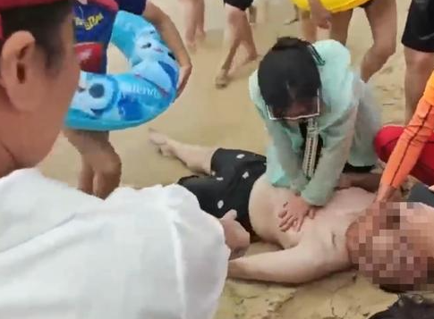 男子海邊溺水 女孩挺身而出挽救生命 究竟是怎么回事？