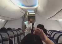 航班即將關(guān)閉艙門發(fā)現(xiàn)2人上錯(cuò)飛機(jī) 究竟是怎么回事？