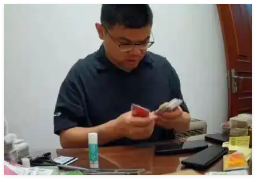 男子寄107萬元油卡遭快遞員變賣 事件始末2025最新消息