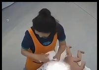 嬰兒育嬰館洗澡時(shí)摔下1米多高操作臺(tái) 事件始末2025最新消息