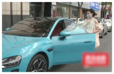 女車主稱遭貨車逼停 被罵開個破小米 內(nèi)幕實(shí)在讓人驚個呆