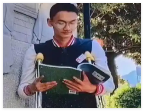 錄取書送達時“拄拐少年”已離世 簡直太可惜了