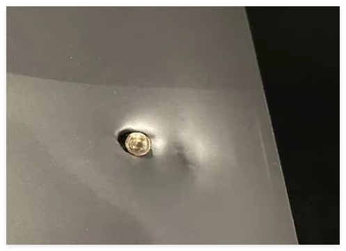 中國(guó)商人巴西遭搶劫 電腦擋下一槍 實(shí)在太可怕了