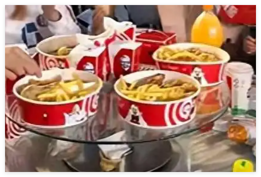 酒席為小朋友準備兩桌肯德基 究竟是怎么回事？