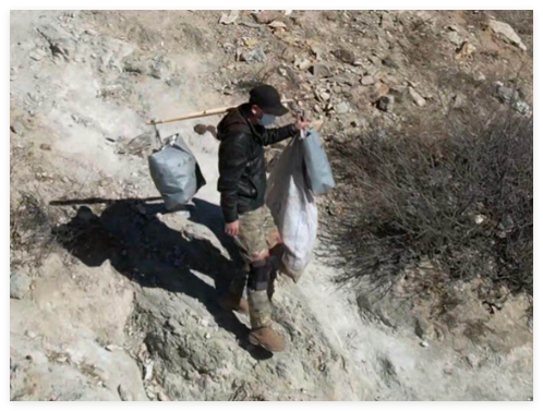 男子10年進(jìn)山371次撿了2萬多斤垃圾 究竟是怎么回事？