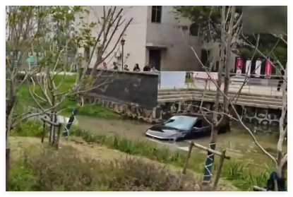 醉駕男子車內(nèi)酣睡 醒來(lái)發(fā)現(xiàn)在河中 究竟是怎么回事？